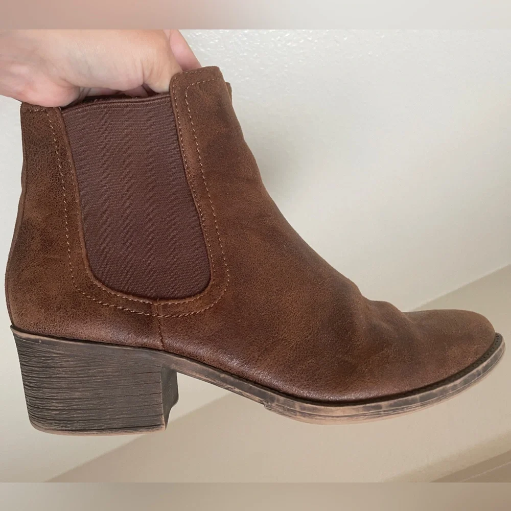 Volatile Boots